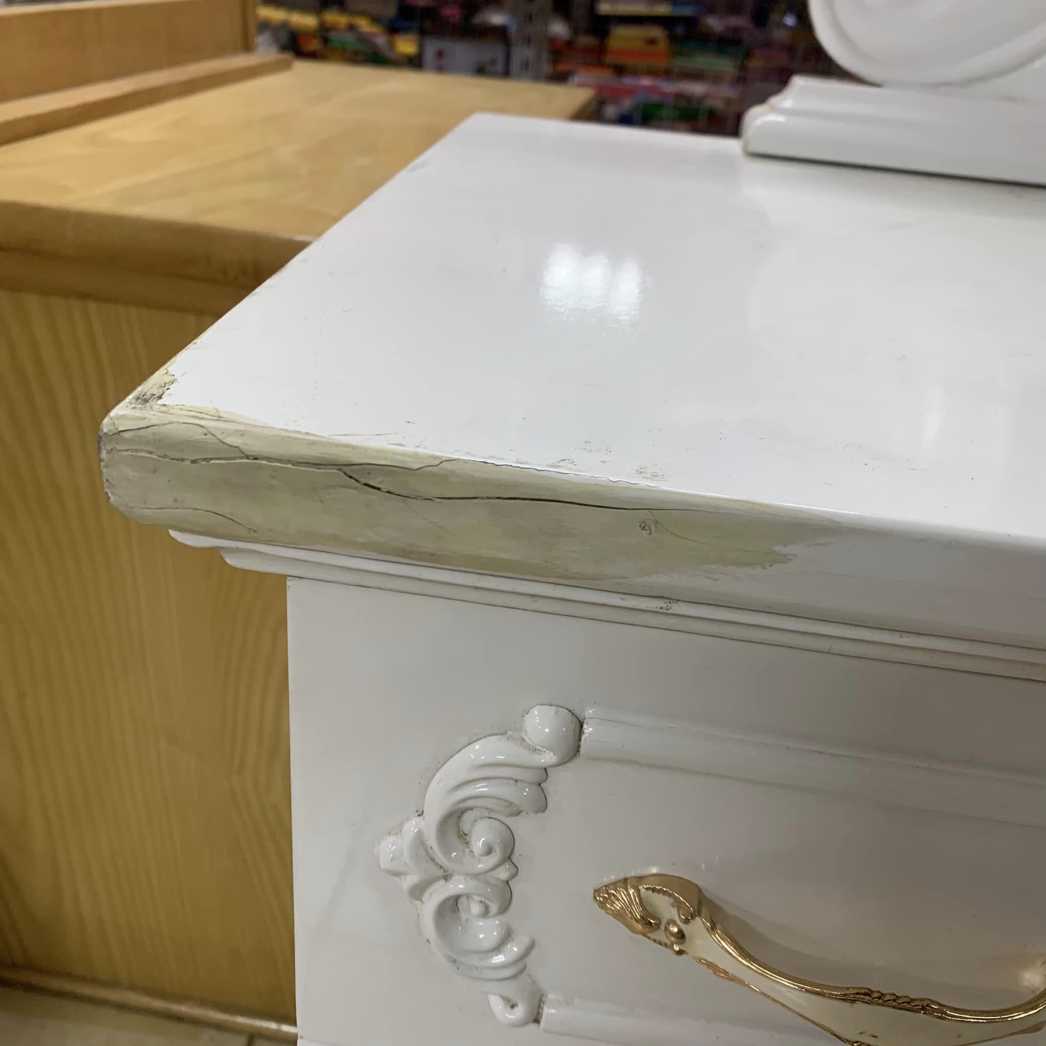 Bàn trang điểm trắng 4 ngăn