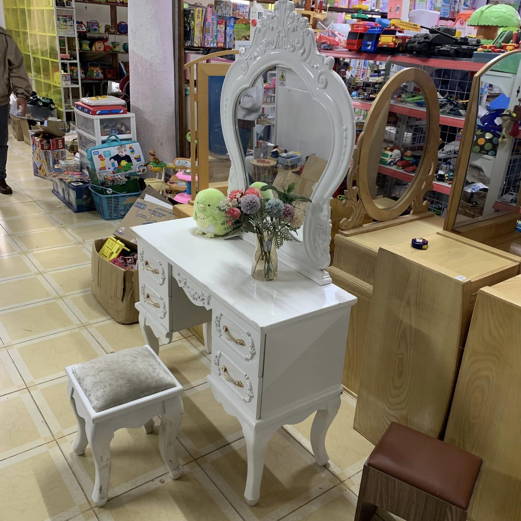 Bàn trang điểm trắng 4 ngăn