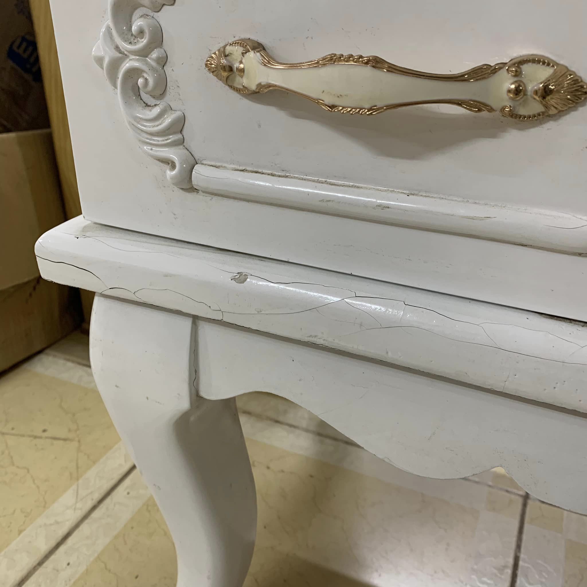 Bàn trang điểm trắng 4 ngăn