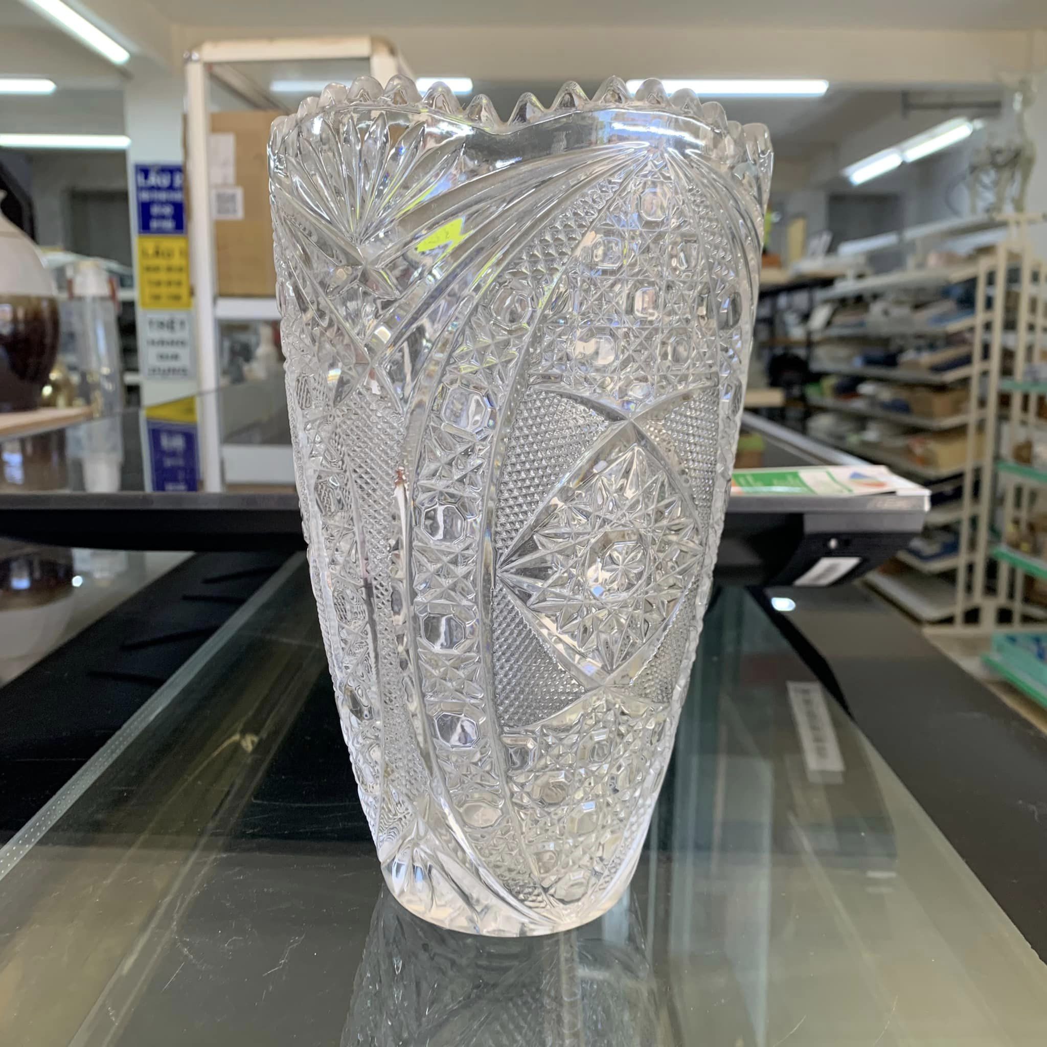 BÌNH HOA PHA LÊ TRẮNG