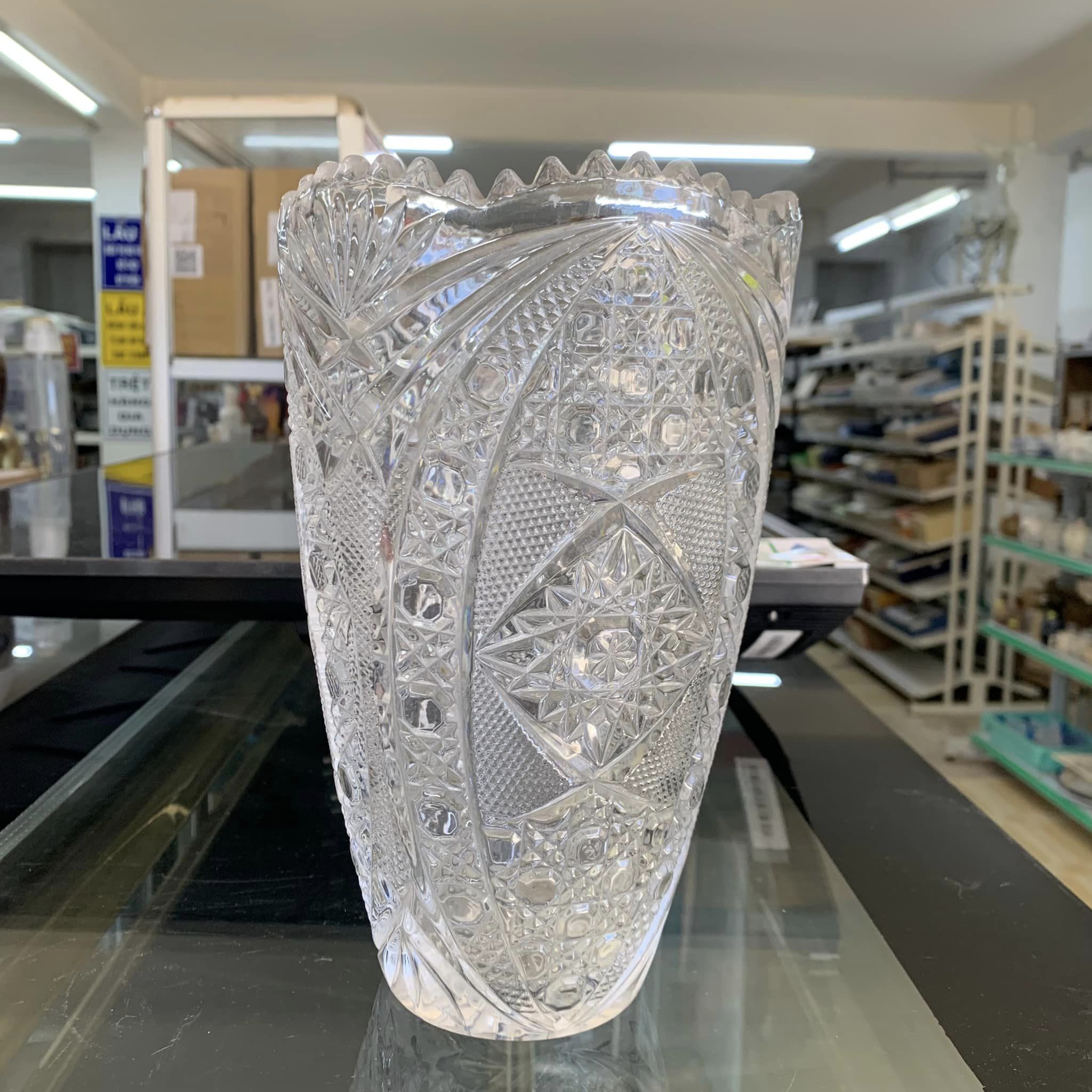 BÌNH HOA PHA LÊ TRẮNG