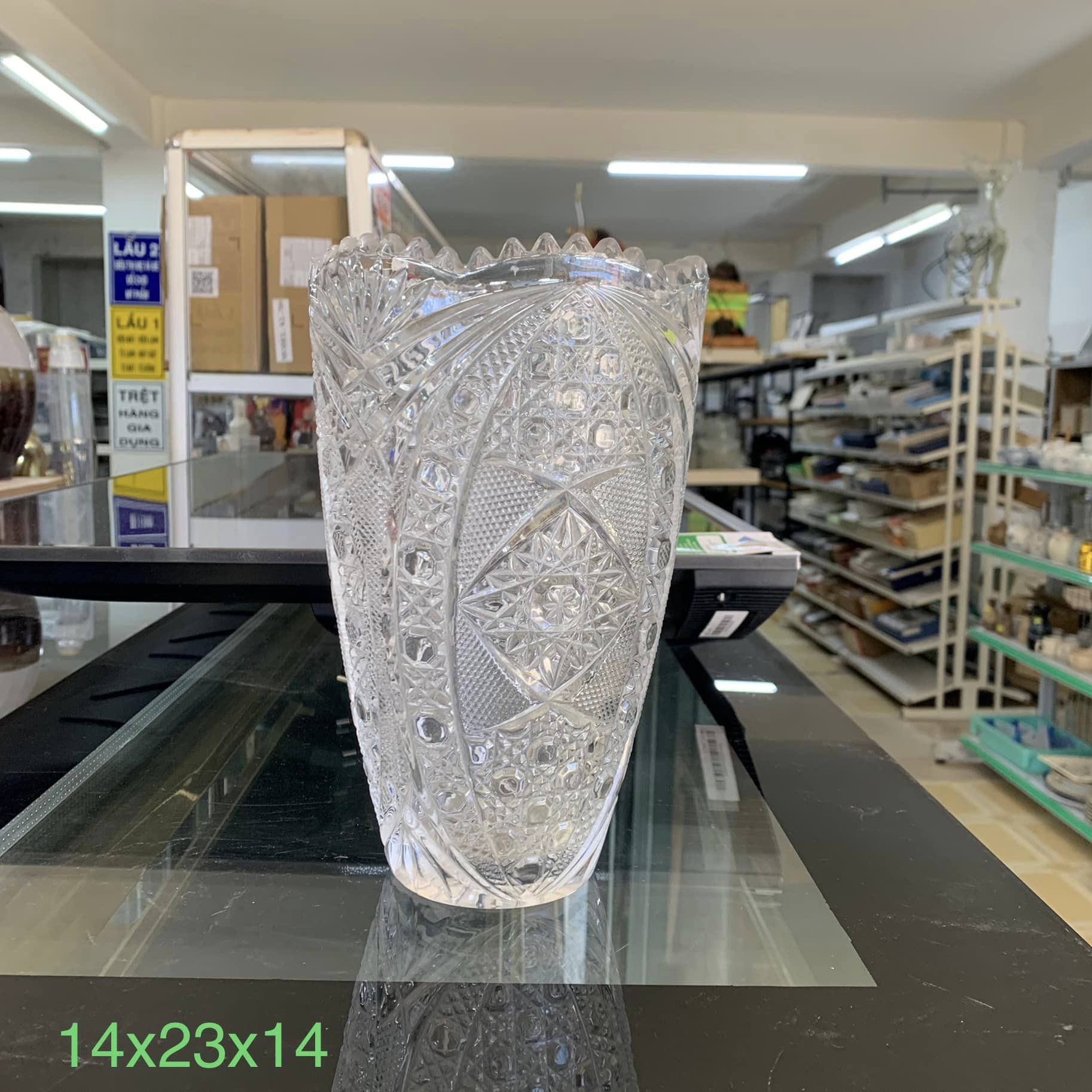 BÌNH HOA PHA LÊ TRẮNG