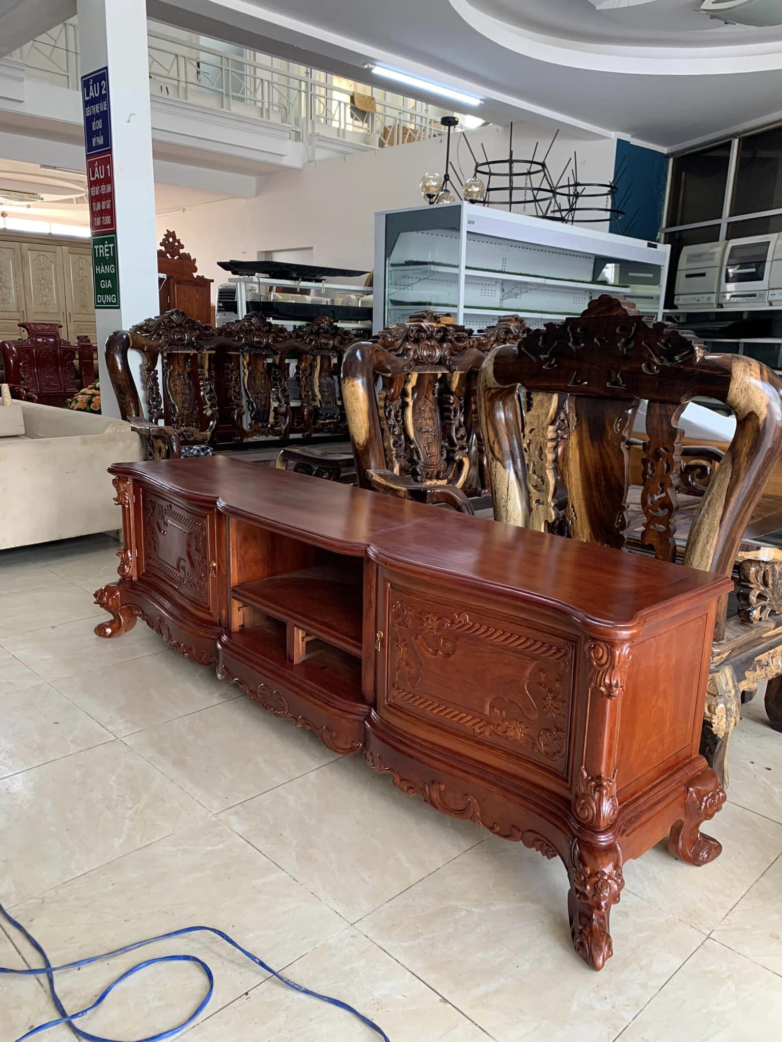 Kệ tivi gỗ gõ đỏ 2m15