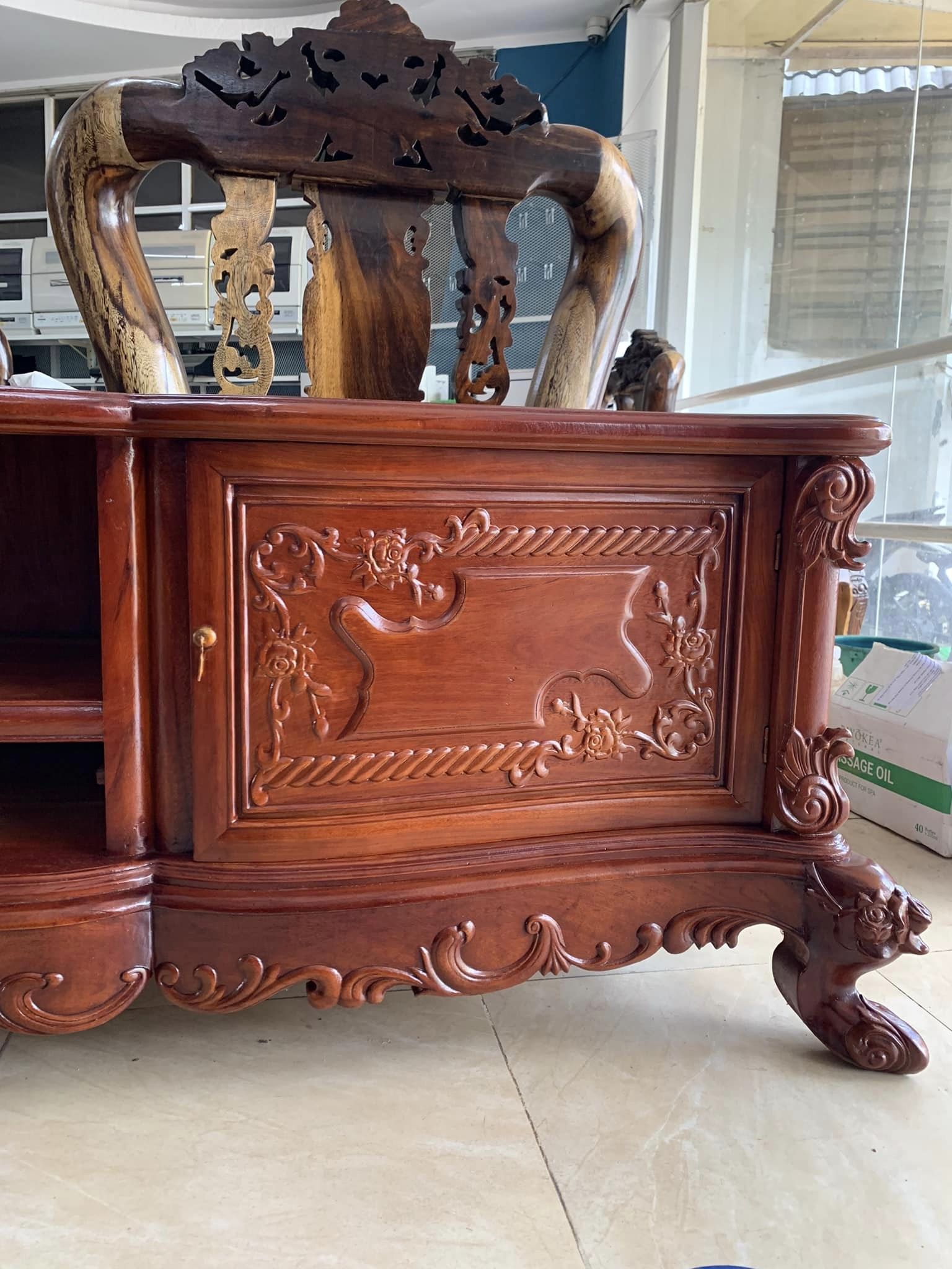 Kệ tivi gỗ gõ đỏ 2m15