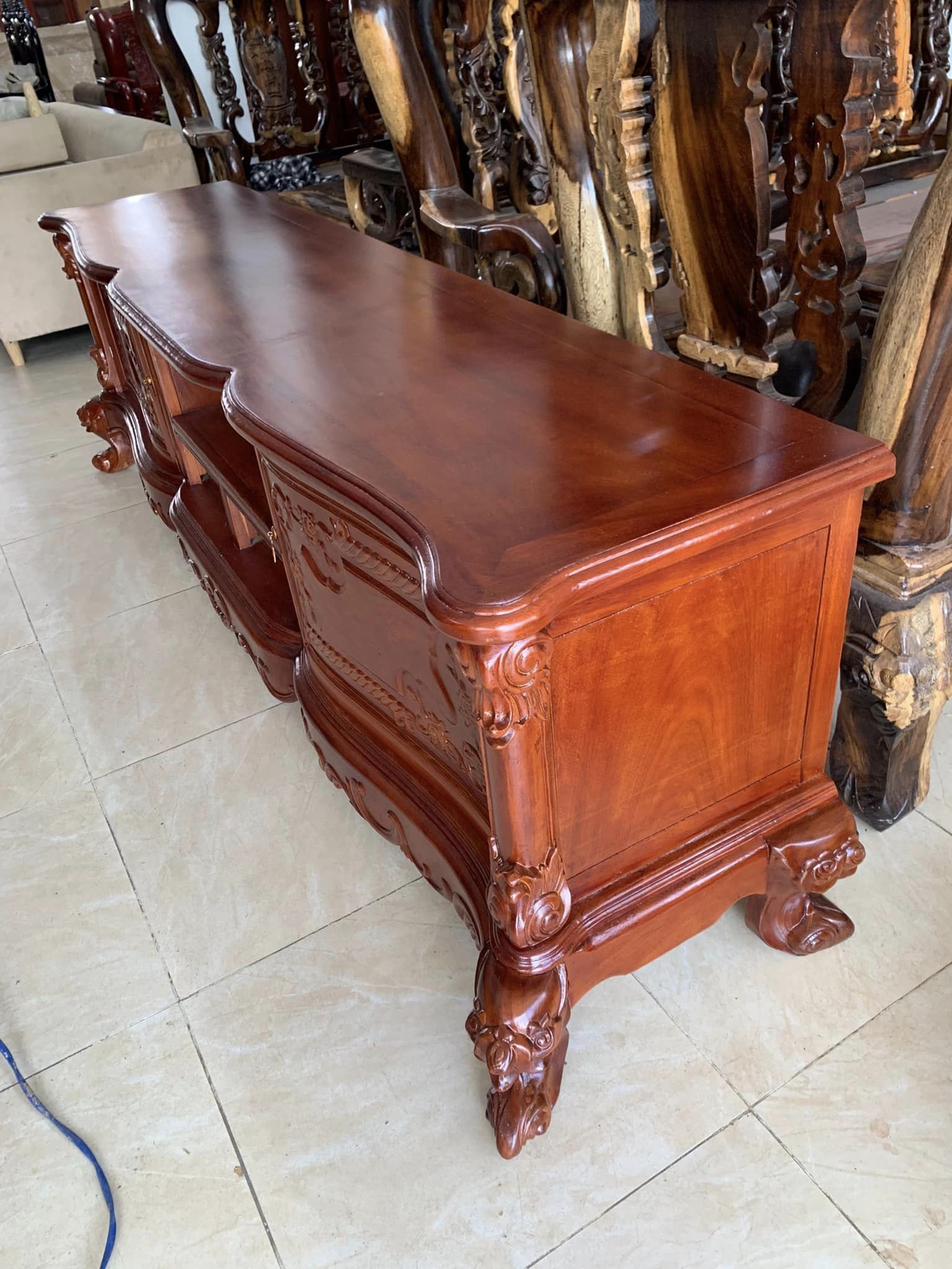 Kệ tivi gỗ gõ đỏ 2m15