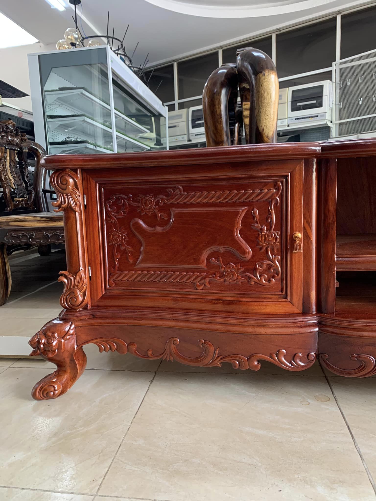 Kệ tivi gỗ gõ đỏ 2m15