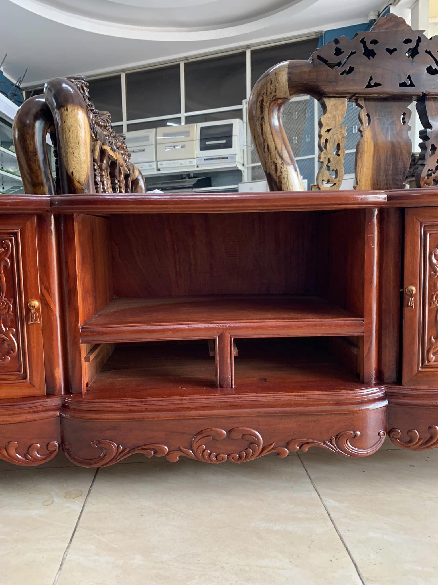 Kệ tivi gỗ gõ đỏ 2m15