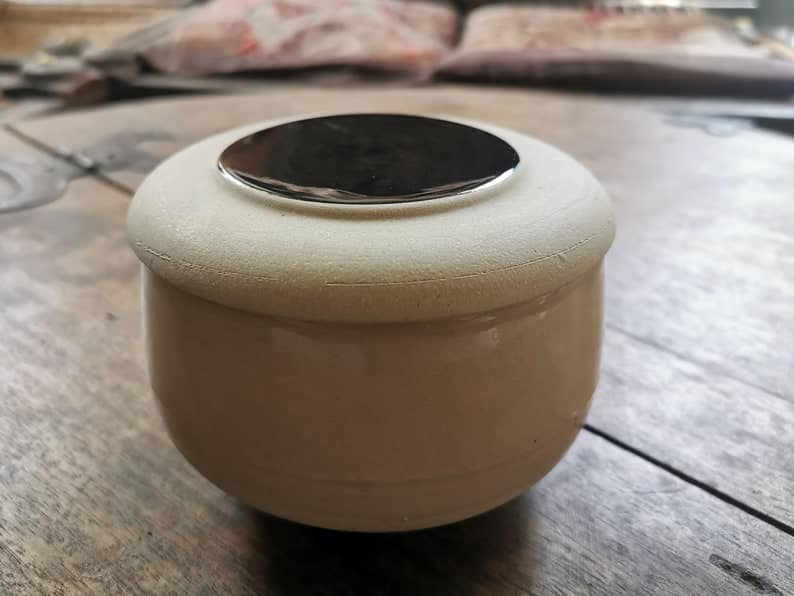 Hộp kokeshi gốm sứ - bát trà có nắp-đậm