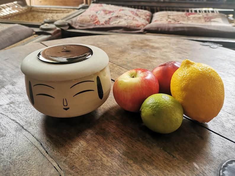 Hộp kokeshi gốm sứ - bát trà có nắp-đậm