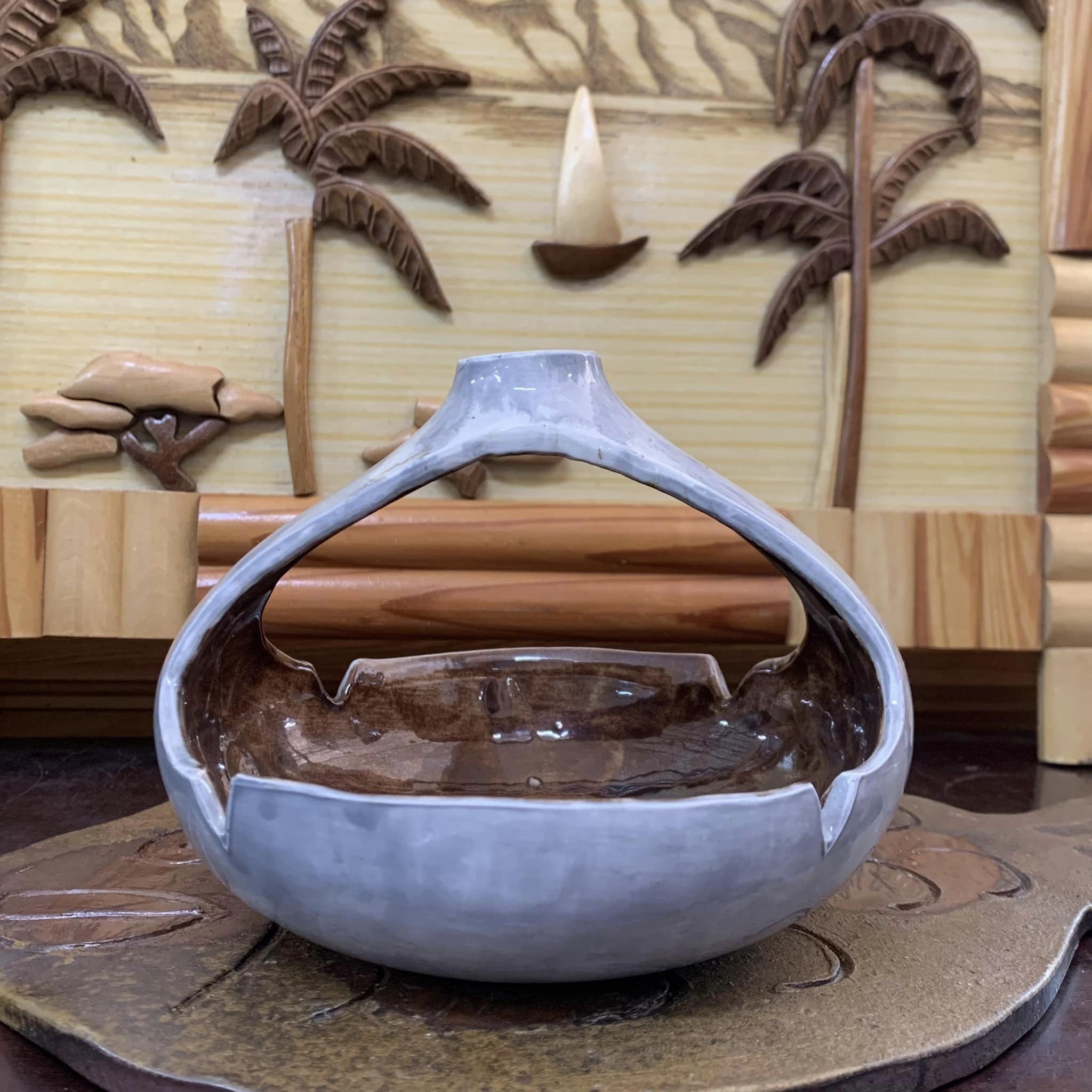 Bình gốm cắm hoa kiểu dáng độc lạ