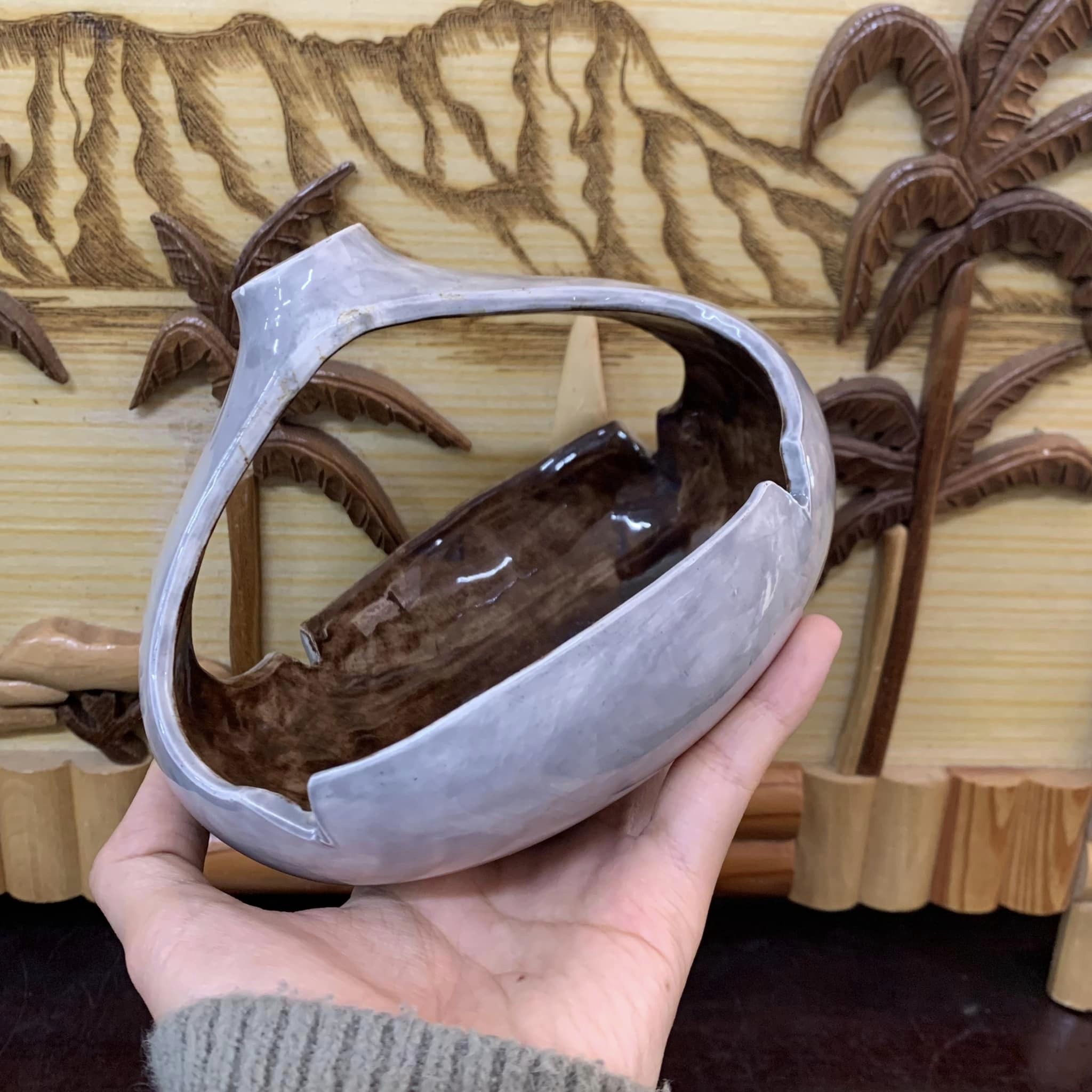 Bình gốm cắm hoa kiểu dáng độc lạ