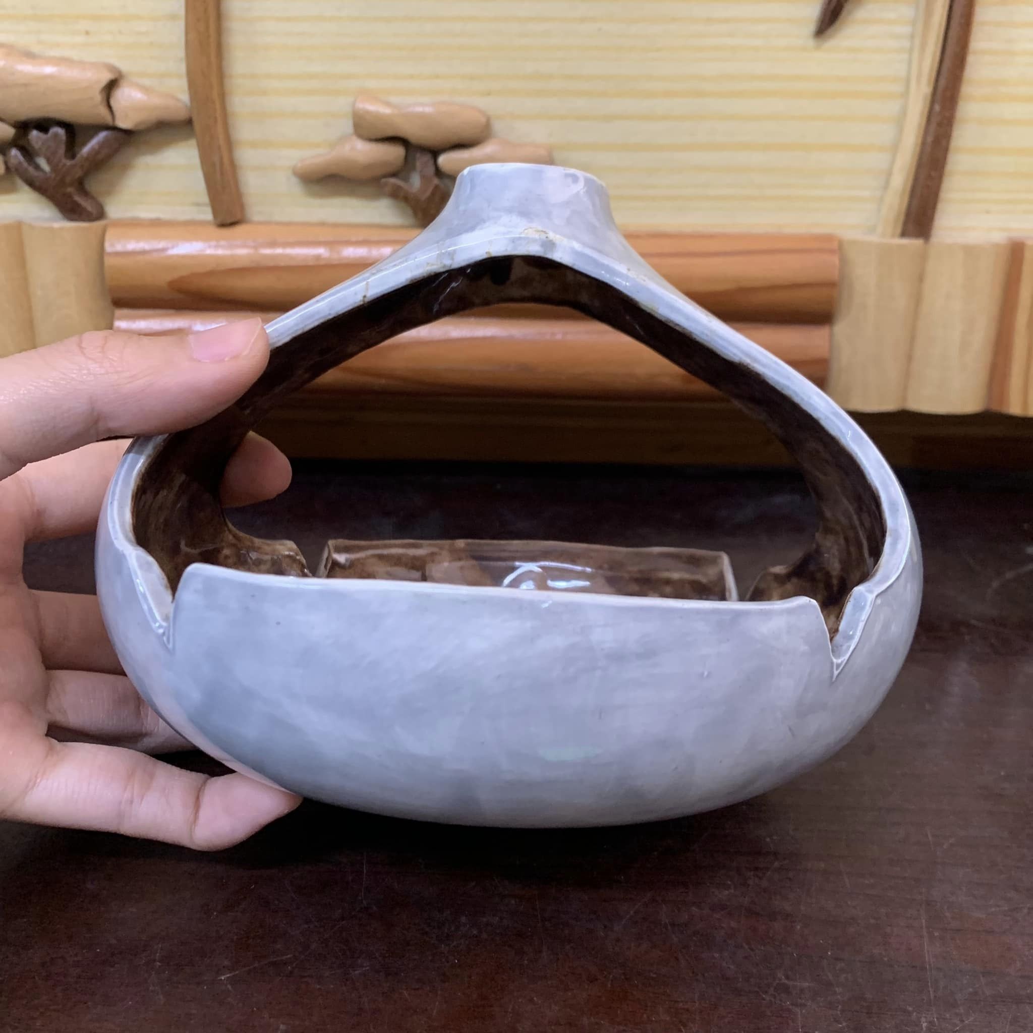 Bình gốm cắm hoa kiểu dáng độc lạ