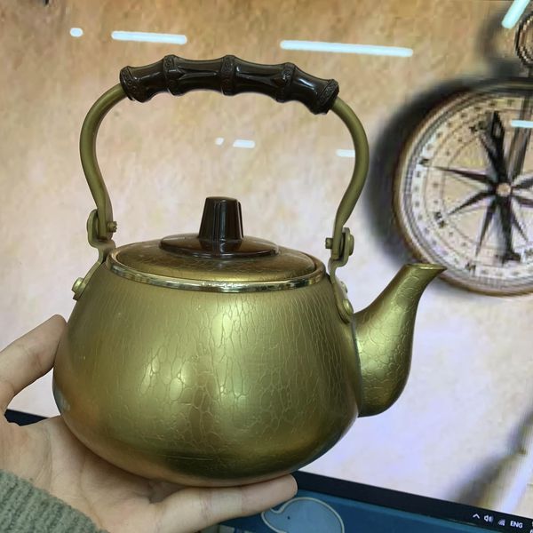 Ấm trà nhôm mạ màu đồng lạ mắt