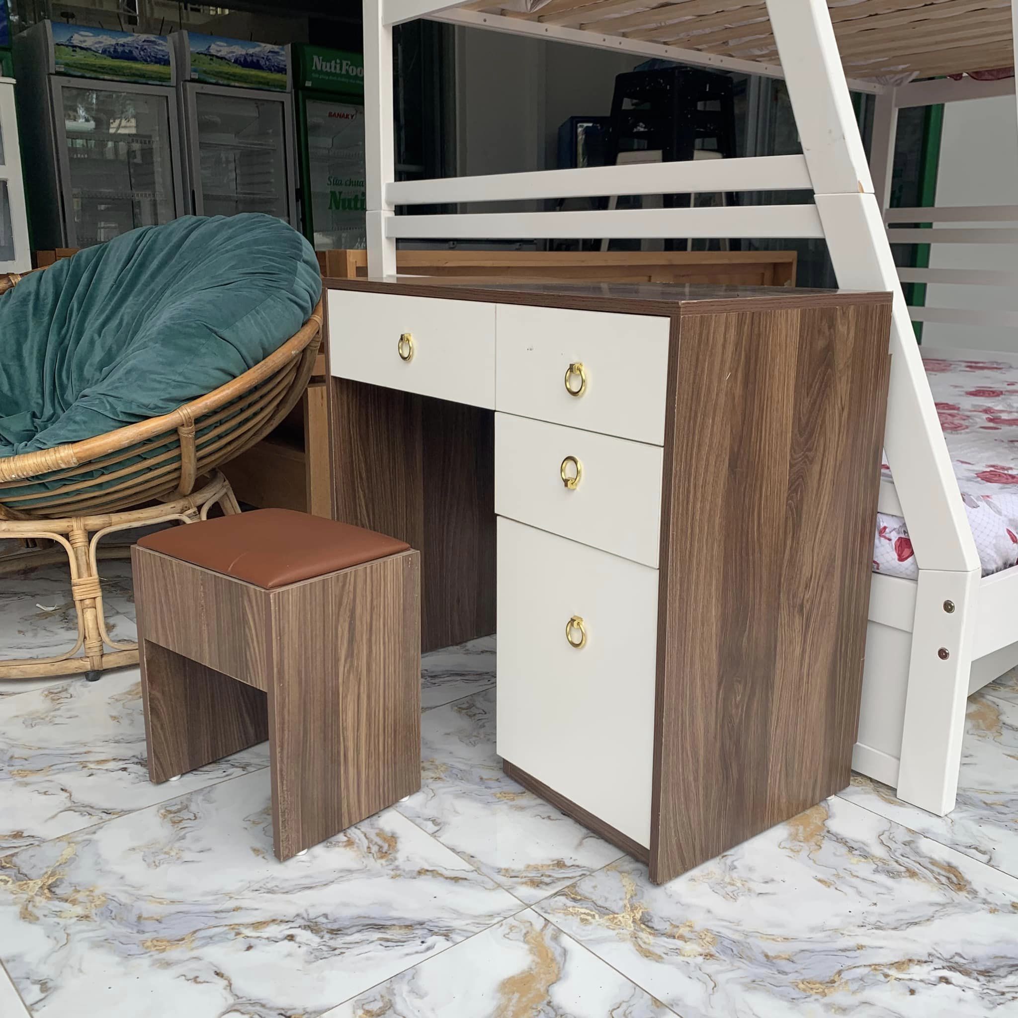 Bàn trang điểm nhỏ