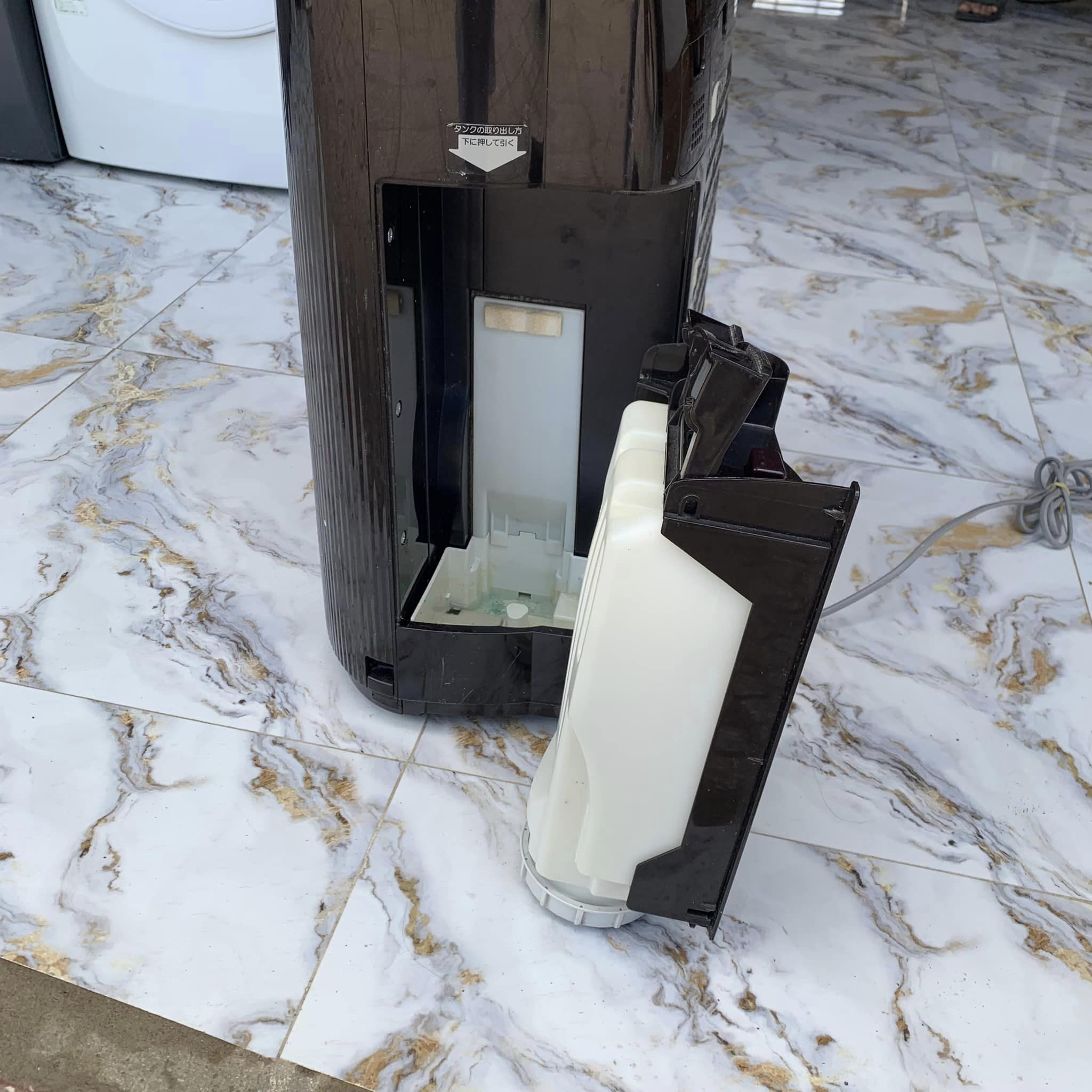 Máy lọc không khí sharp