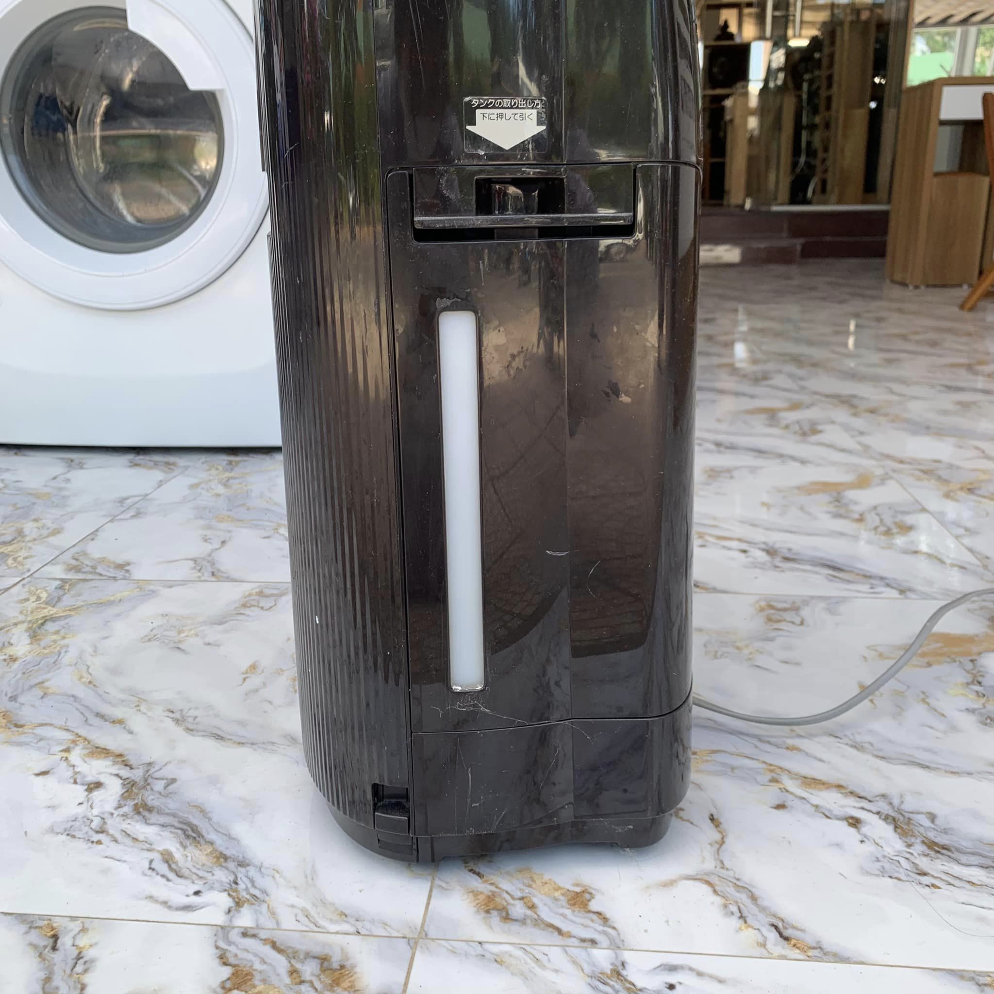 Máy lọc không khí sharp