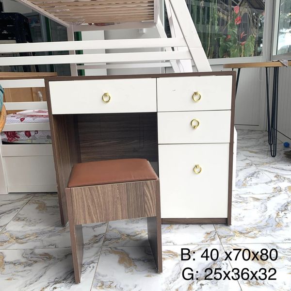 Bàn trang điểm nhỏ