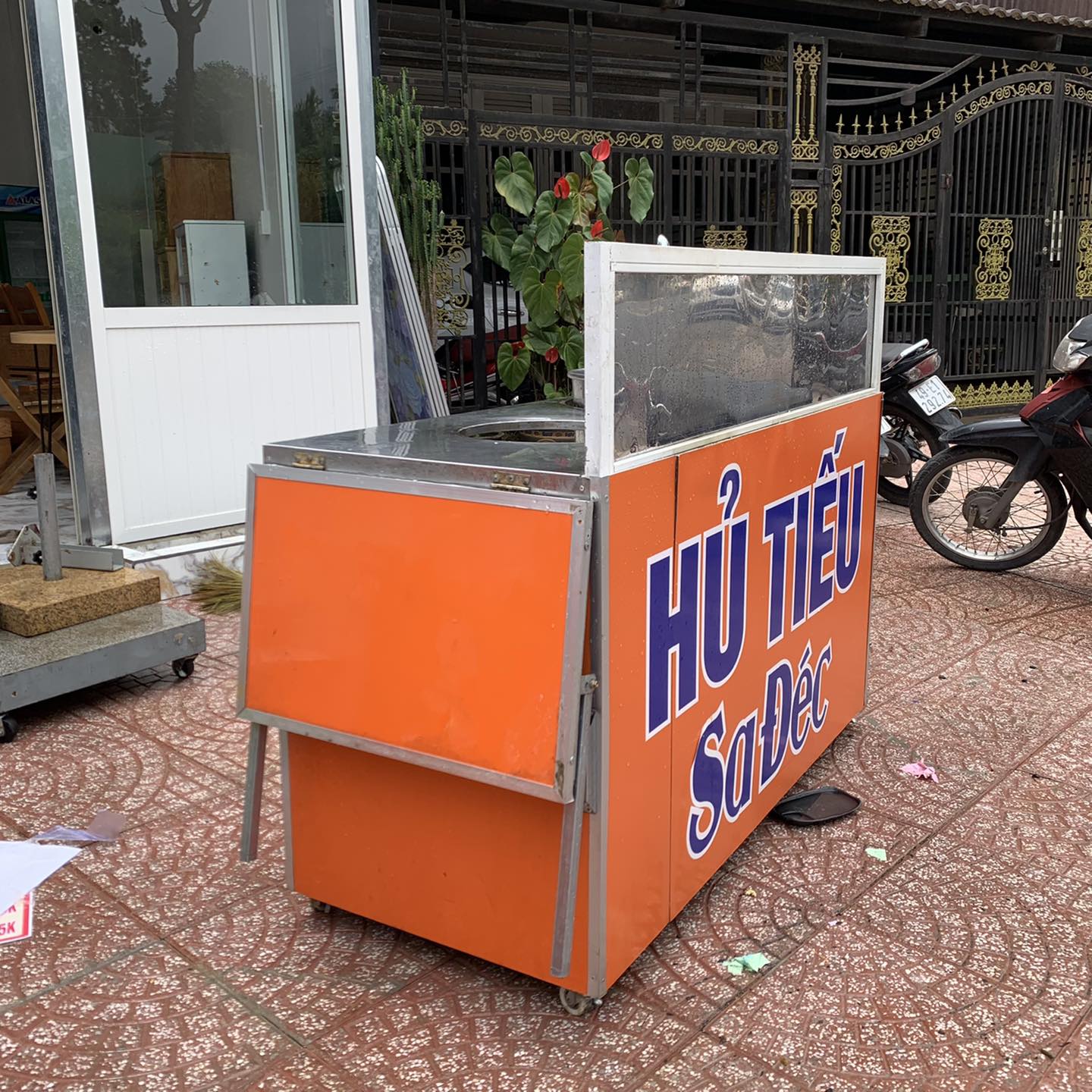 Tủ bán phở nhỏ