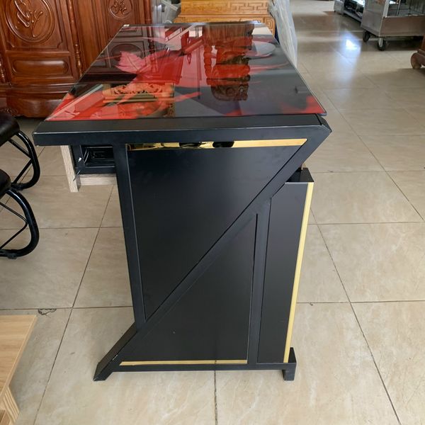 Bàn làm việc mặt kính có đèn