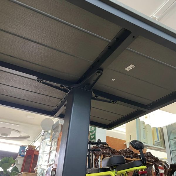 Bàn bistro ngoài trời