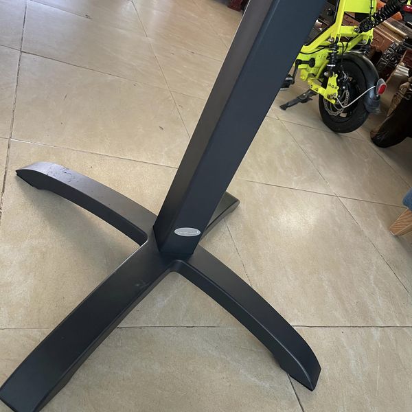 Bàn bistro ngoài trời