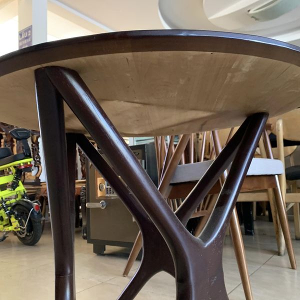 Bàn CF chân gỗ ngôi sao