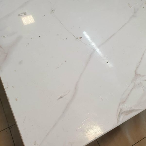 Bàn đá nhân tạo