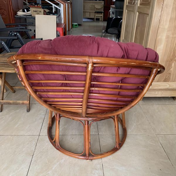 Ghế mây đệm đỏ