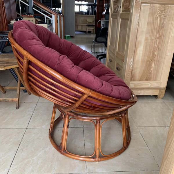 Ghế mây đệm đỏ