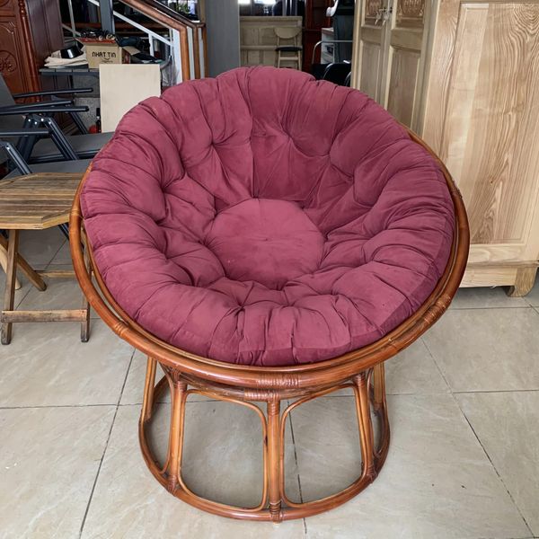 Ghế mây đệm đỏ