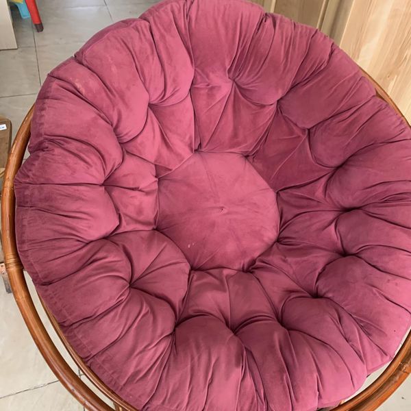 Ghế mây đệm đỏ