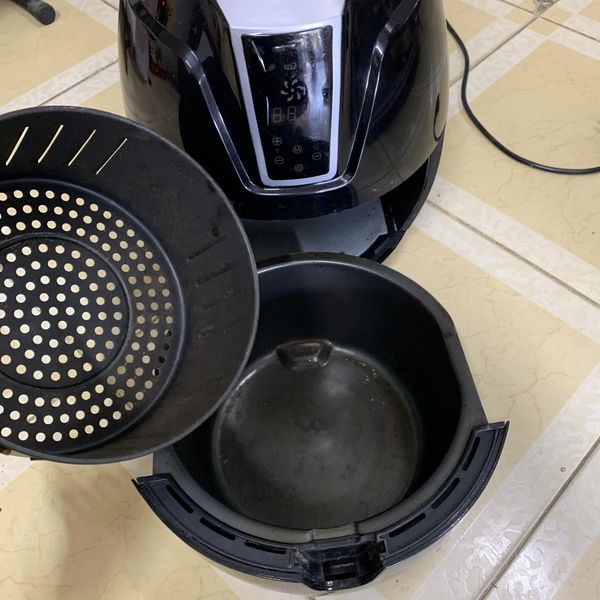 Nồi chiên không dầu Lock and Lock EJF 361BLK.