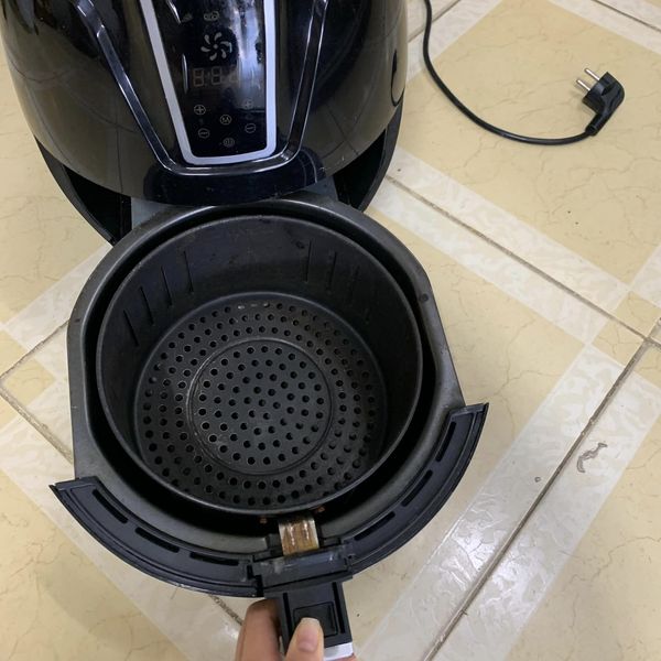 Nồi chiên không dầu Lock and Lock EJF 361BLK.