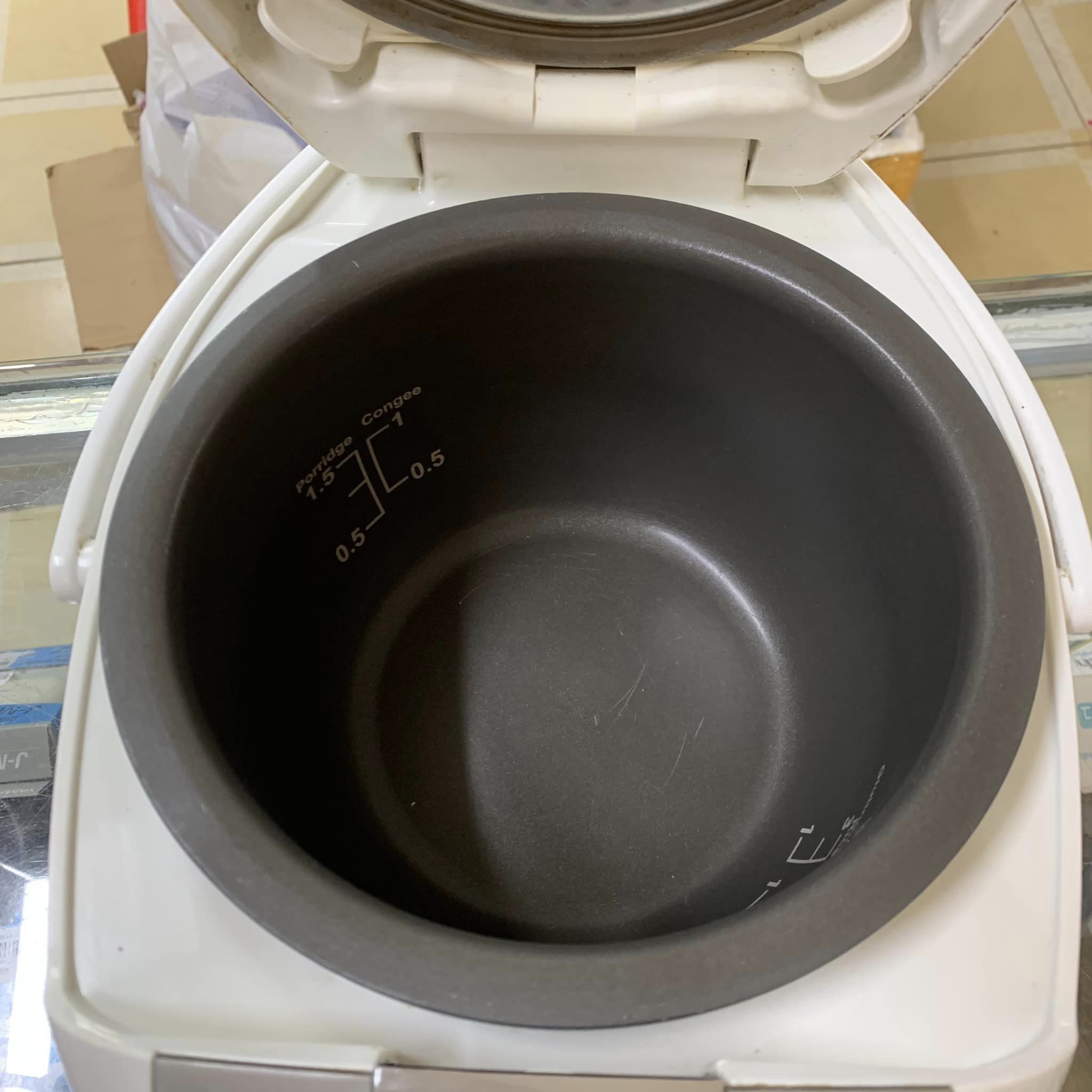 Nồi cơm điện Toshiba 600W