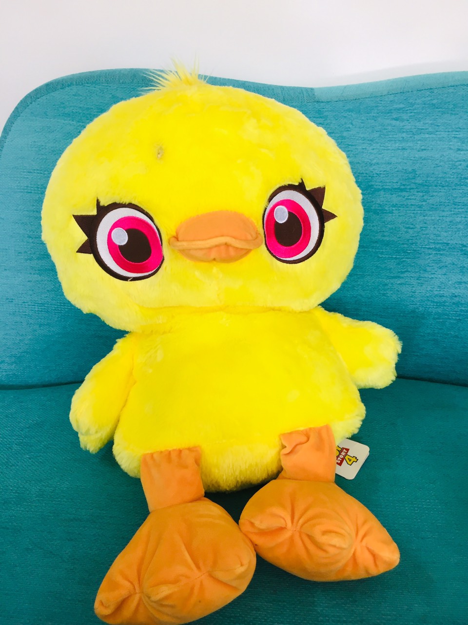 Thú bông hình vịt con trong phim Toy Story 4