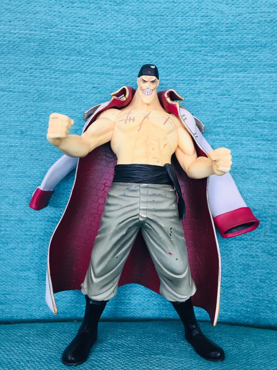 Mô hình Figure Râu Trắng