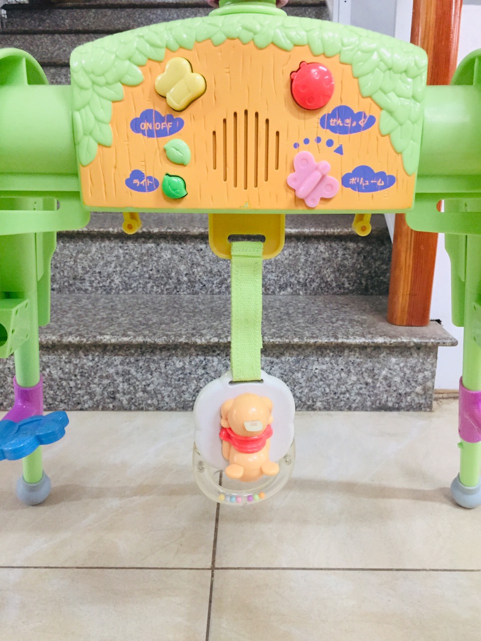 Kệ chữ A, có đồ treo nôi cho bé