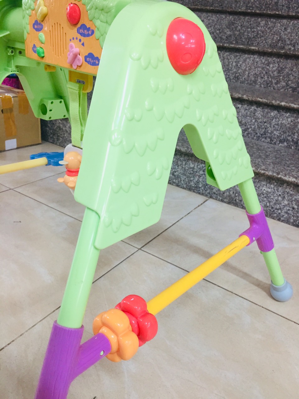 Kệ chữ A, có đồ treo nôi cho bé