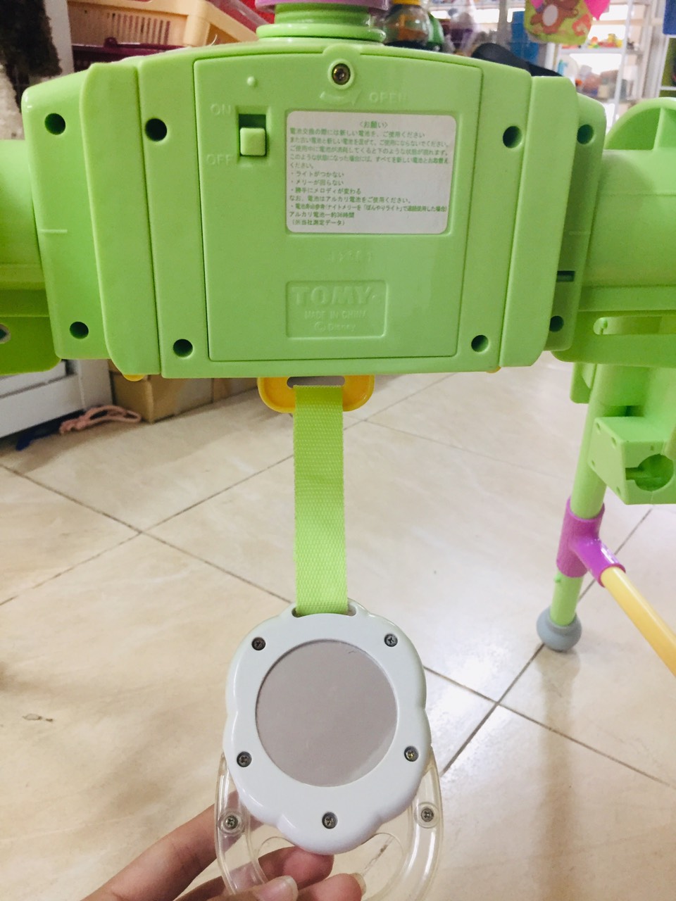 Kệ chữ A, có đồ treo nôi cho bé