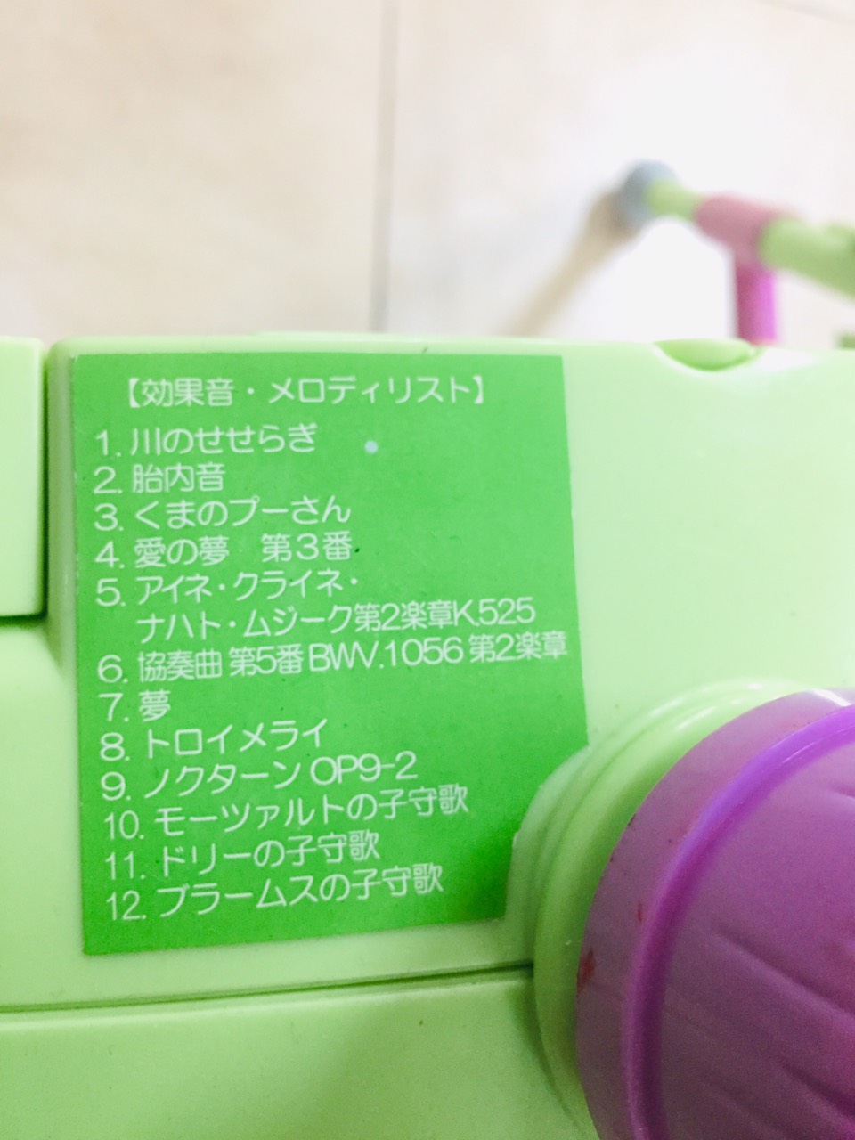 Kệ chữ A, có đồ treo nôi cho bé