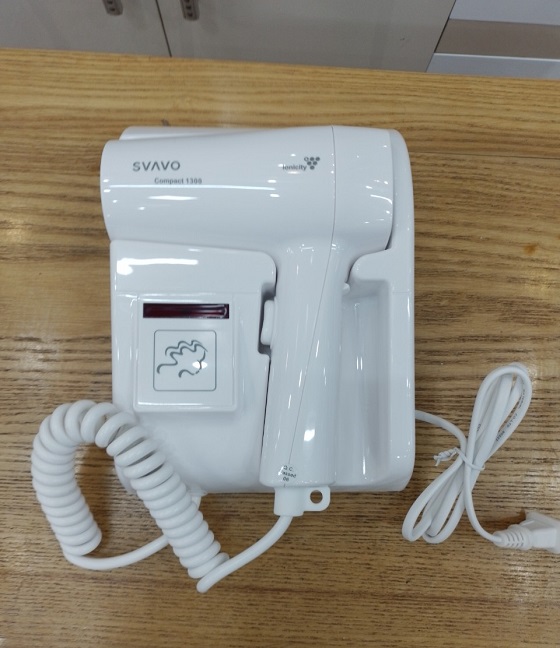 Máy sáy tóc treo tường Svavo