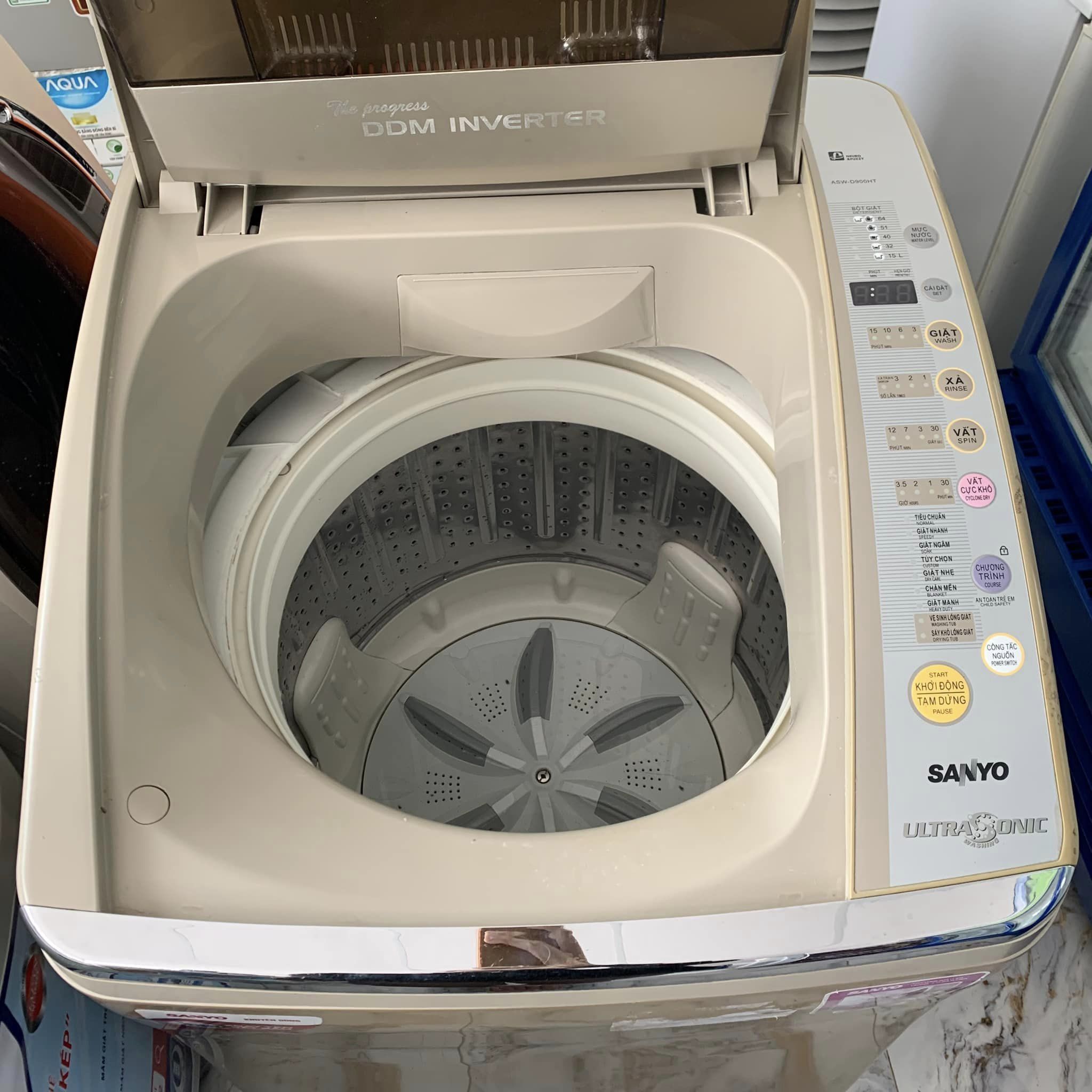 Máy giặt Sanyo nâu ASW-D900HT