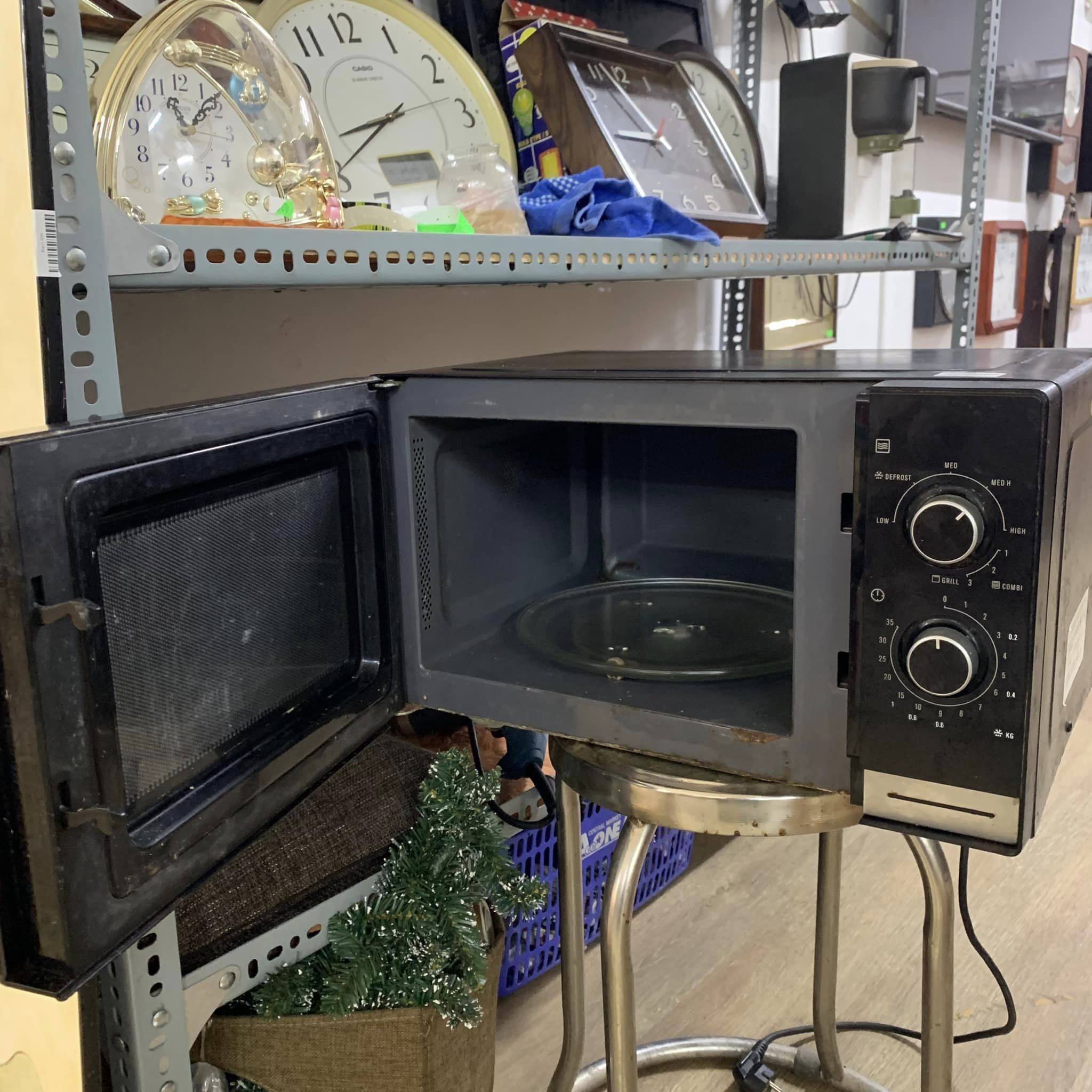 Lò vi sóng Electrolux EMM2318X