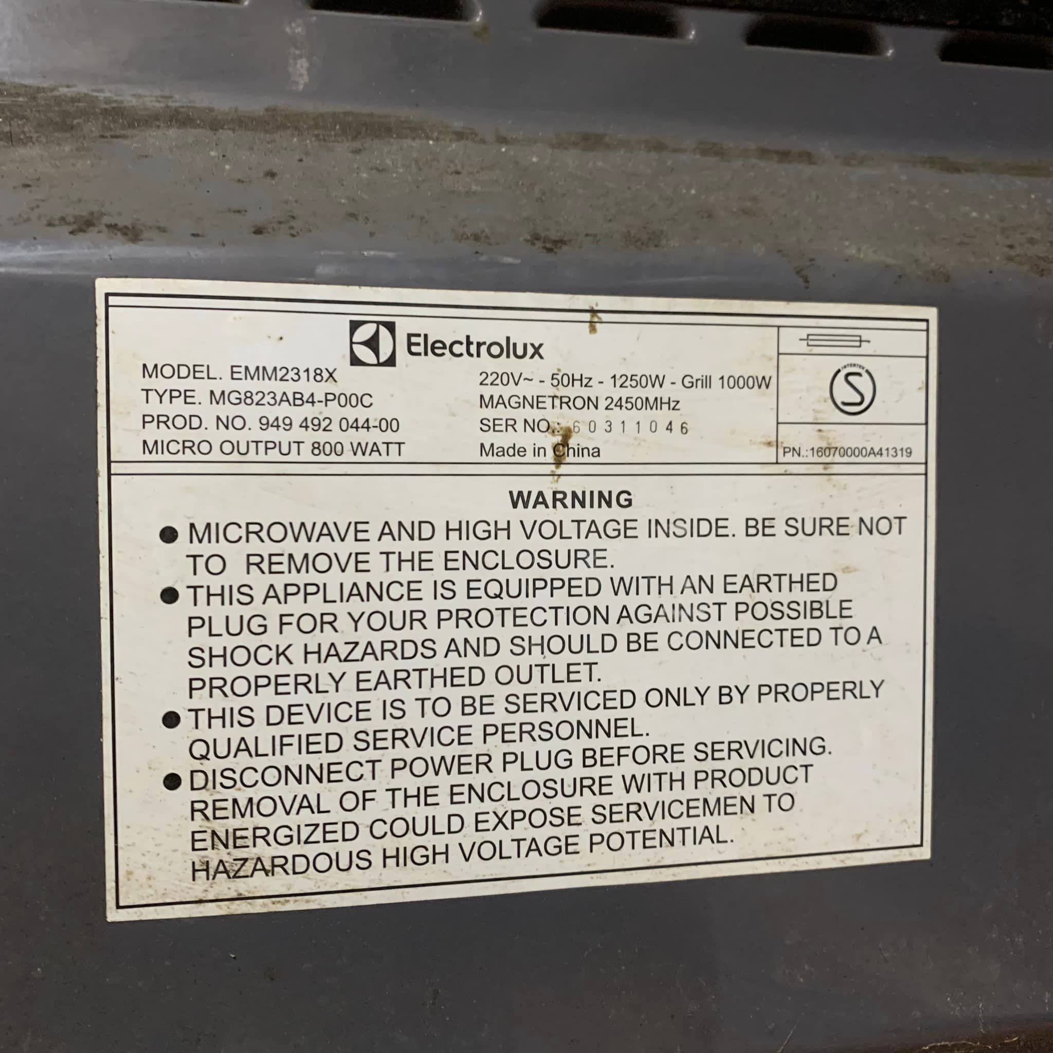 Lò vi sóng Electrolux EMM2318X