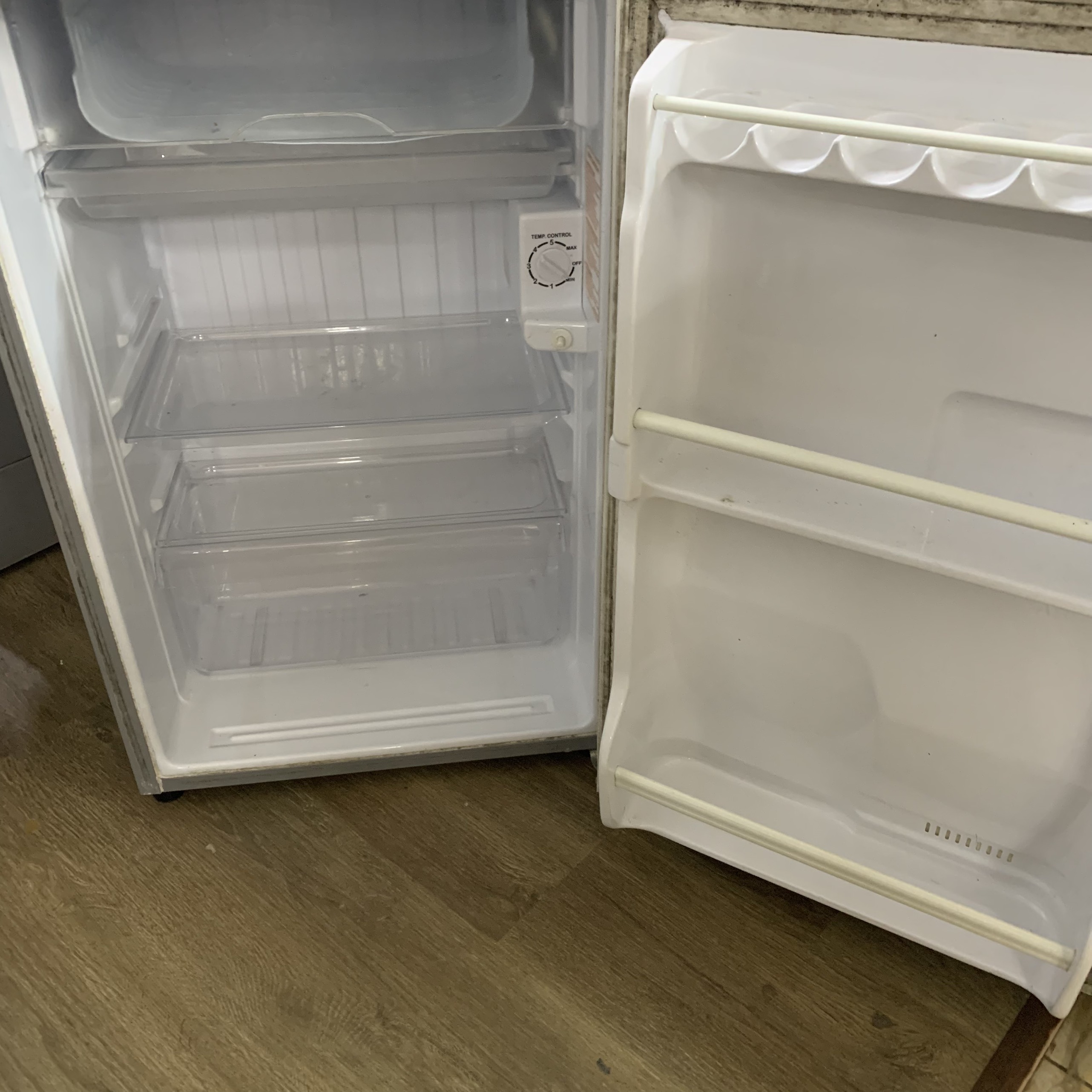 Tủ lạnh Aqua 90L