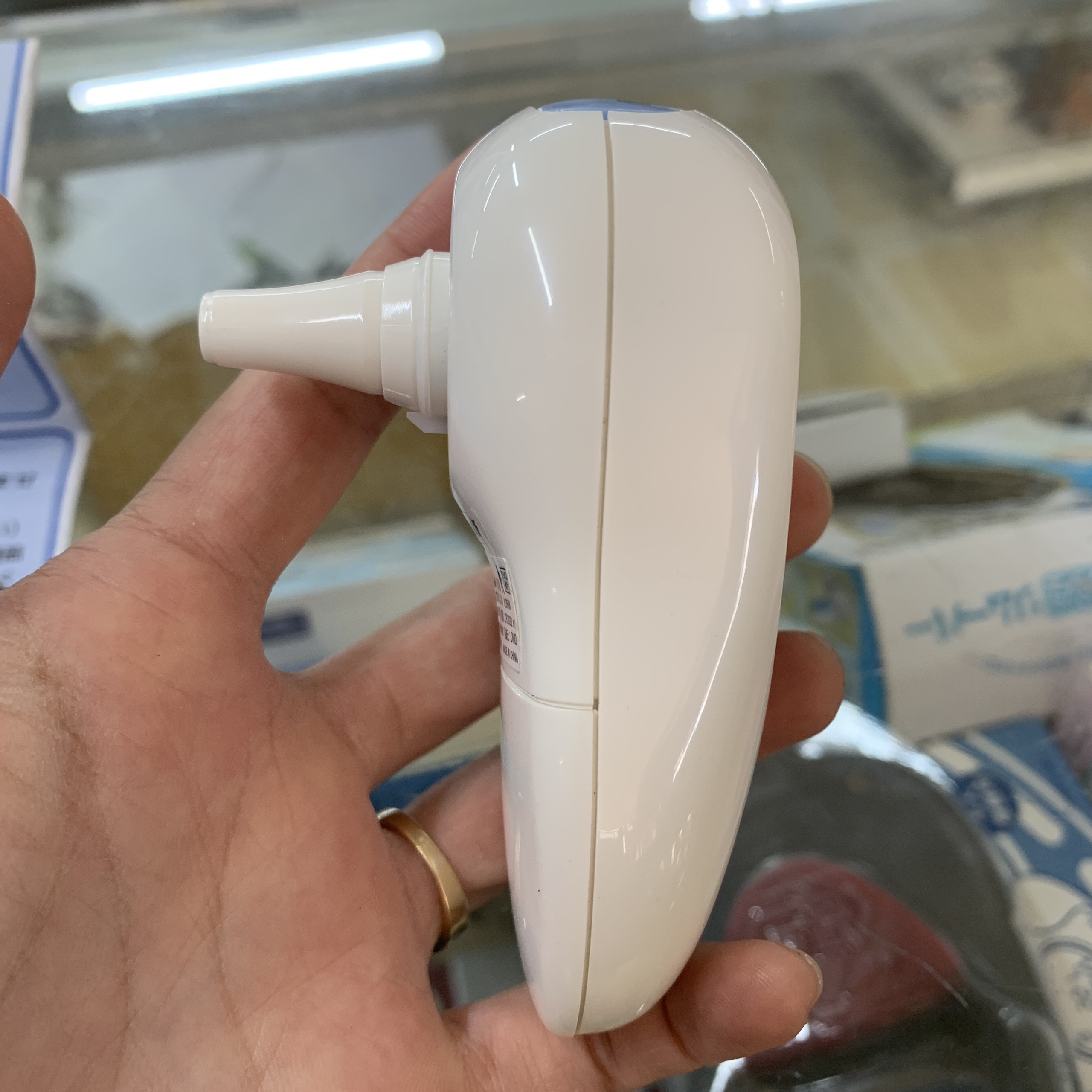 Nhiệt kế đo tai