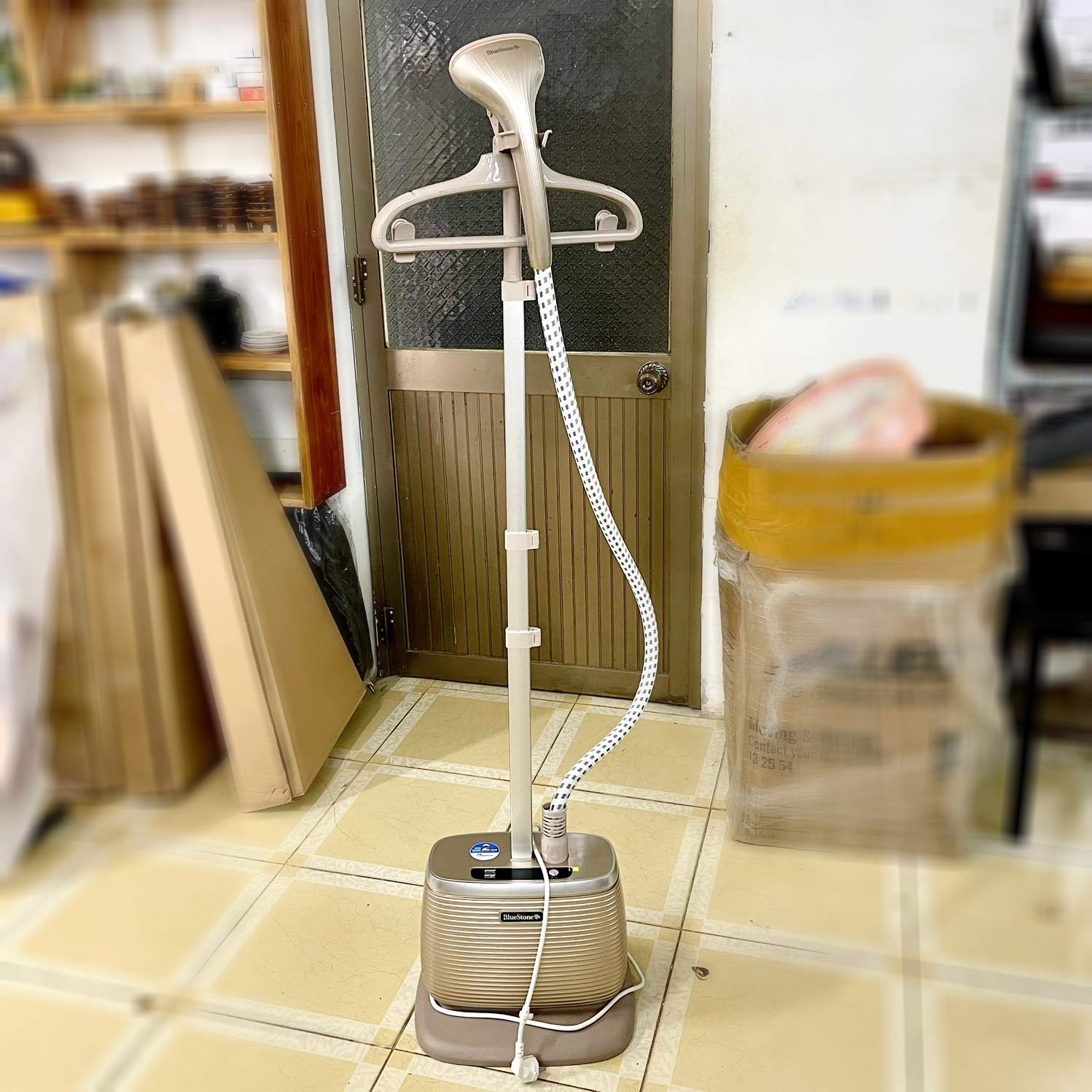 Bàn ủi hơi nước đứng Bluestone