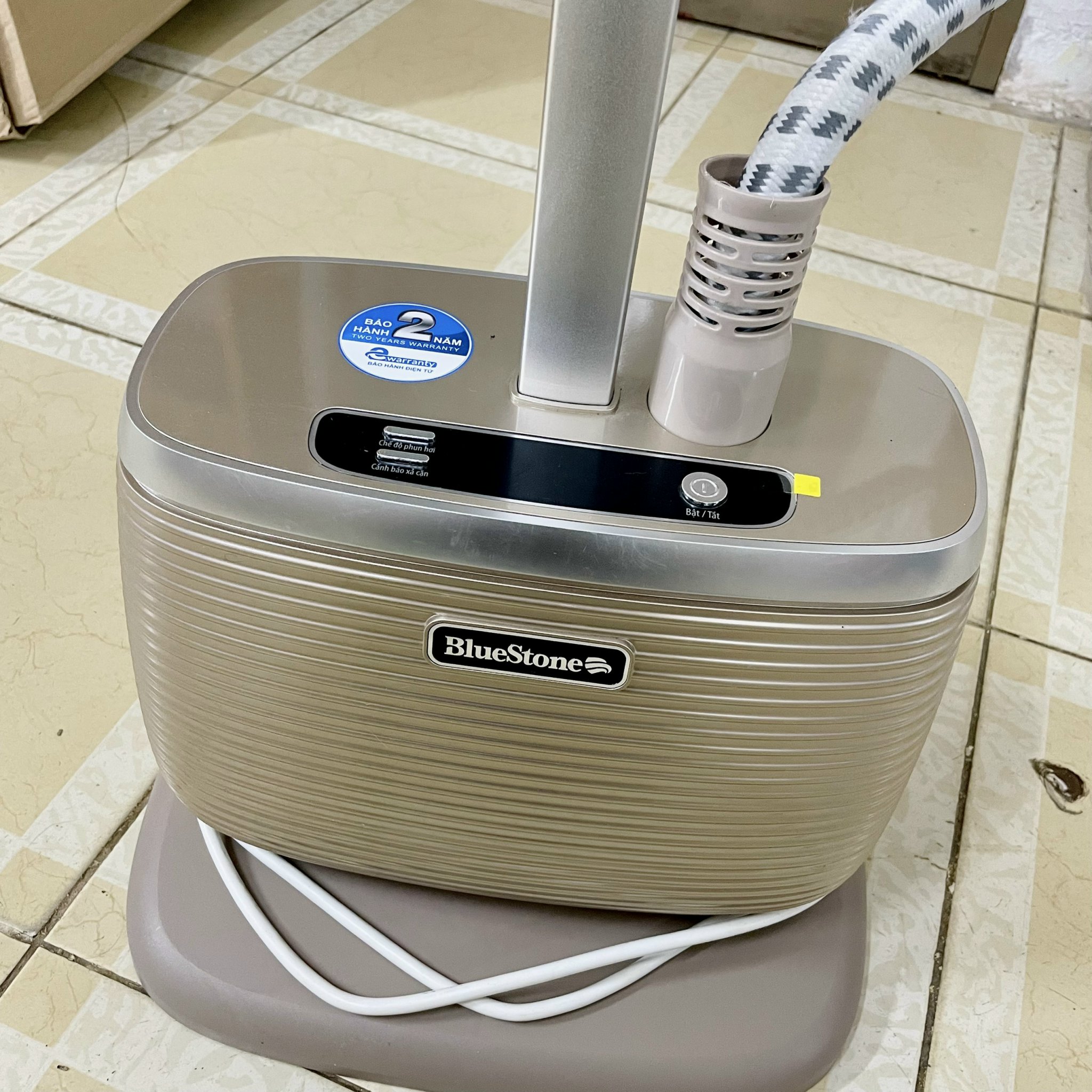 Bàn ủi hơi nước đứng Bluestone