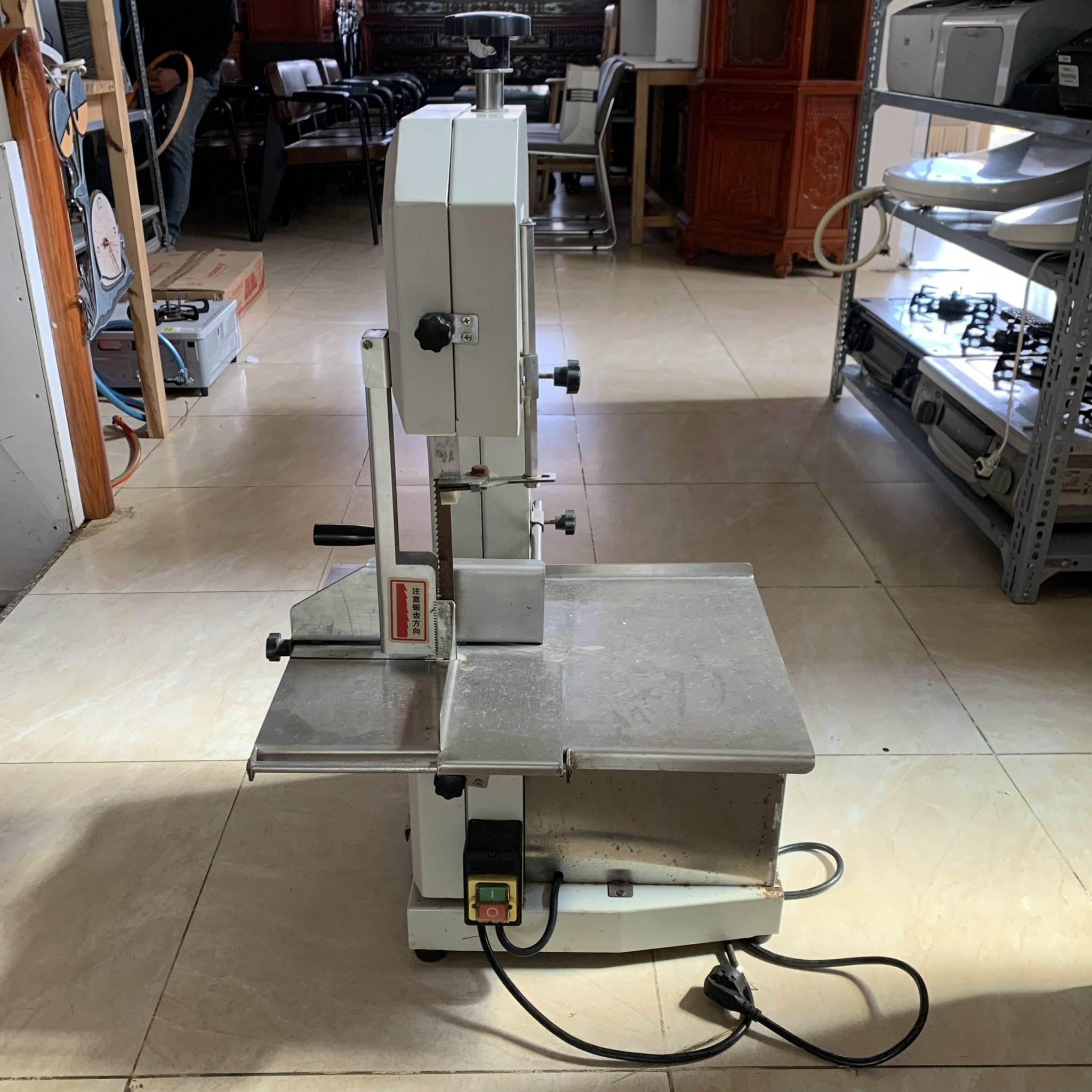 Máy cắt thịt đông