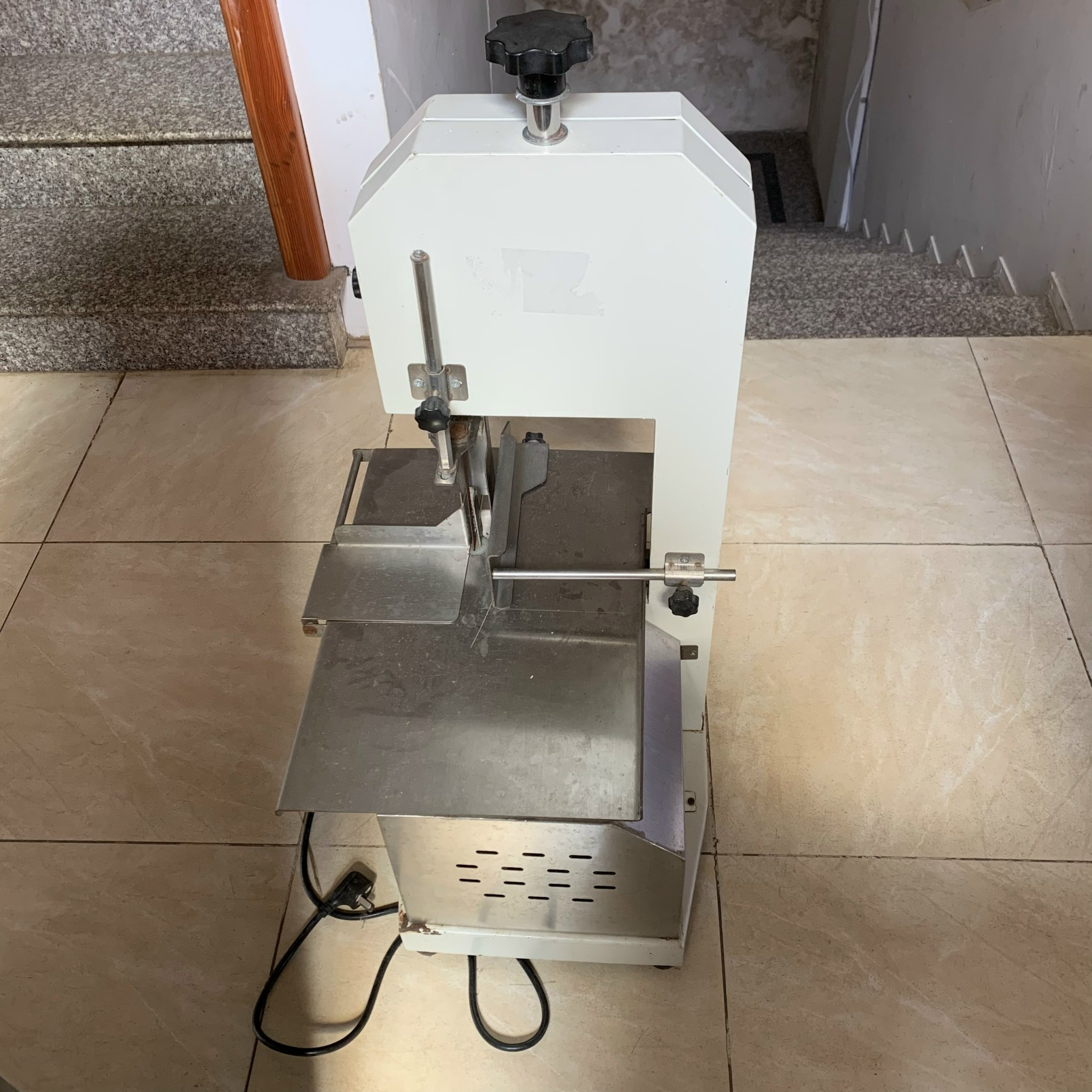 Máy cắt thịt đông